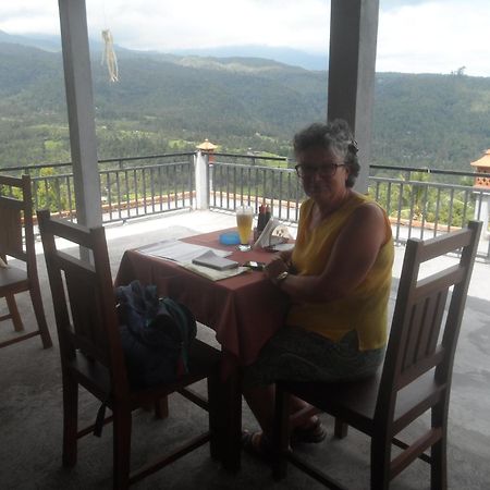 One Homestay And Warung Munduk Εξωτερικό φωτογραφία