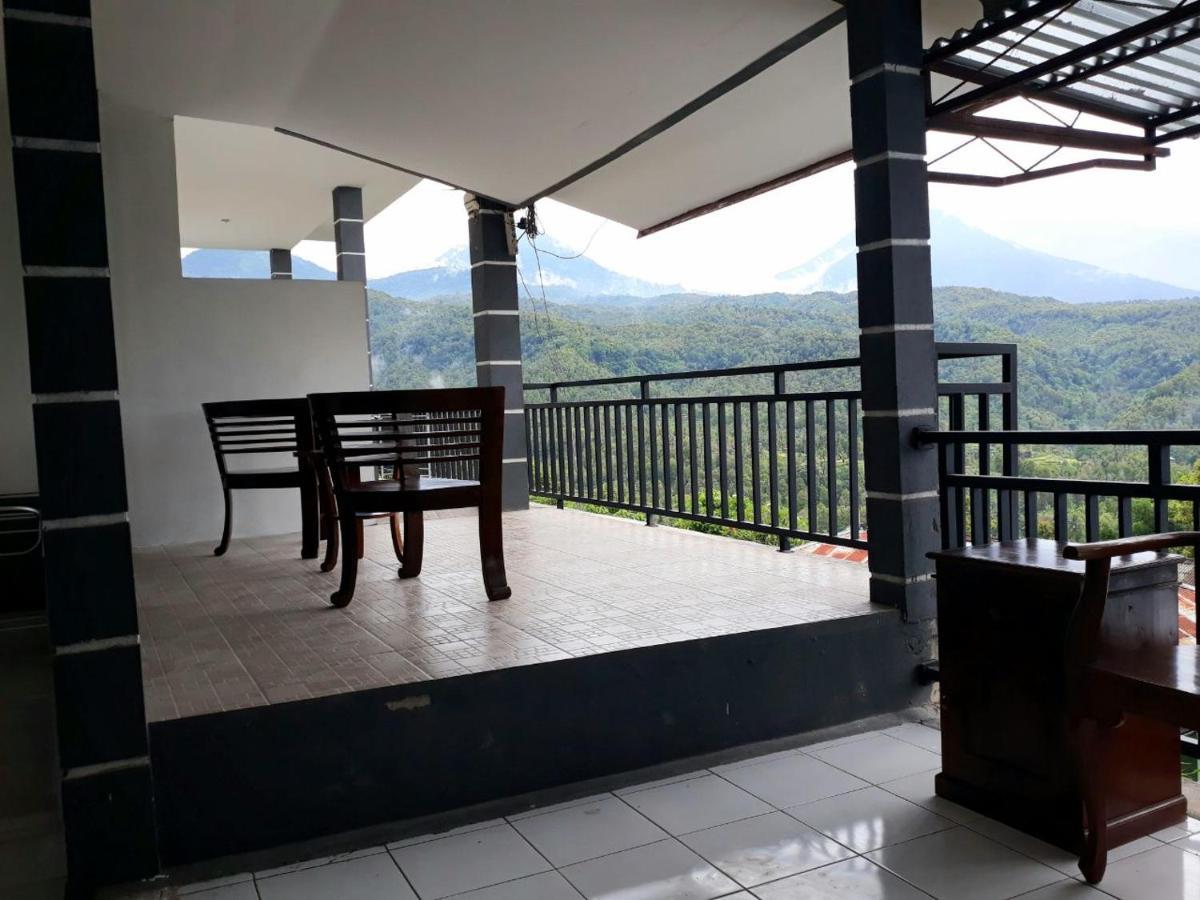 One Homestay And Warung Munduk Εξωτερικό φωτογραφία