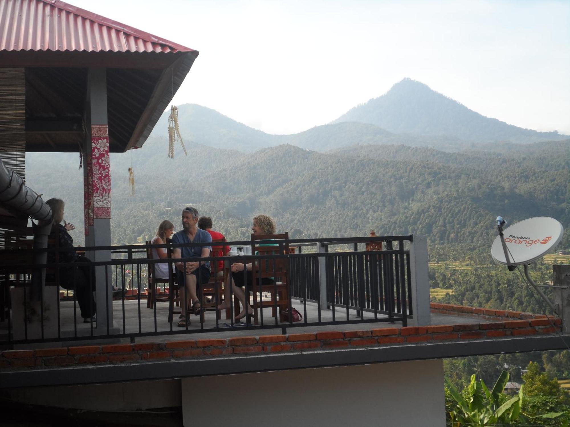 One Homestay And Warung Munduk Εξωτερικό φωτογραφία