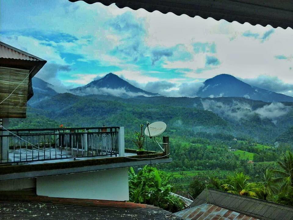 One Homestay And Warung Munduk Εξωτερικό φωτογραφία