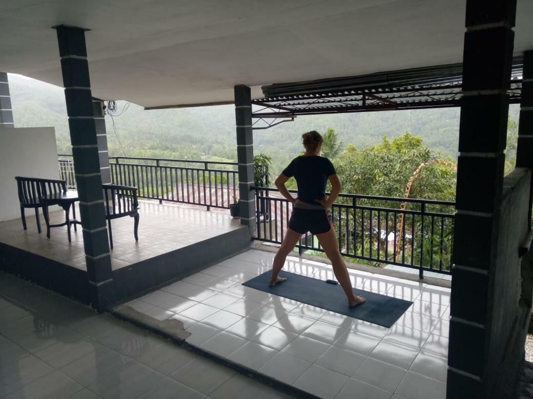 One Homestay And Warung Munduk Εξωτερικό φωτογραφία