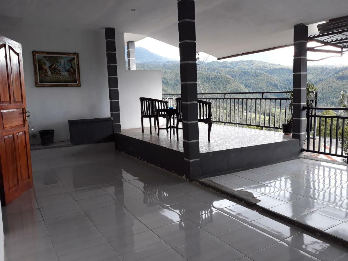 One Homestay And Warung Munduk Εξωτερικό φωτογραφία