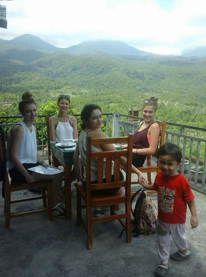 One Homestay And Warung Munduk Εξωτερικό φωτογραφία